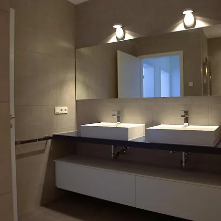 Apartment Modern Stylish 2br *